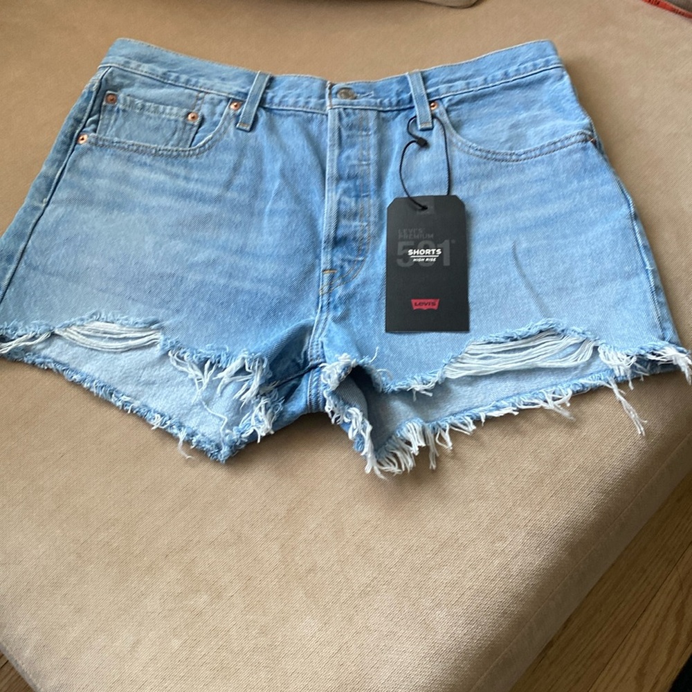 NWT Levi’s shorts 501 size 32